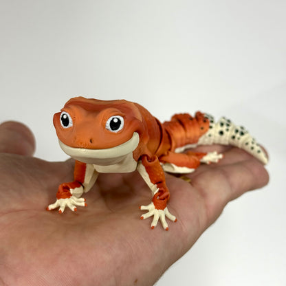 Leopard Gecko articulated fidget toy in hand