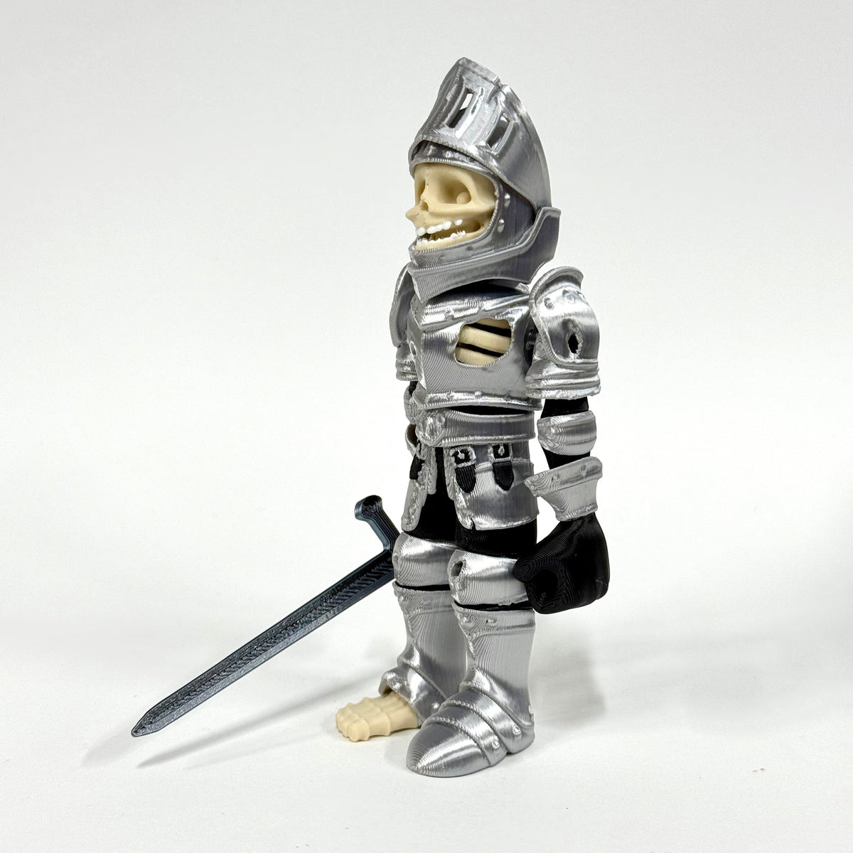 Close view of the skeletal design and armour on the Skeleton Knight – Iubi Design 3D